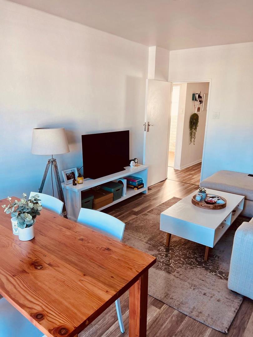 To Let 1 Bedroom Property for Rent in Green Point Western Cape